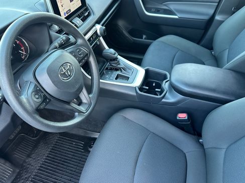 Used 2025 Toyota RAV4 LE FWD image 4