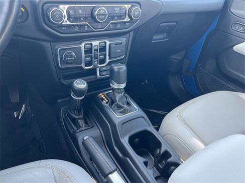 Used 2022 Jeep Gladiator Overland image 17