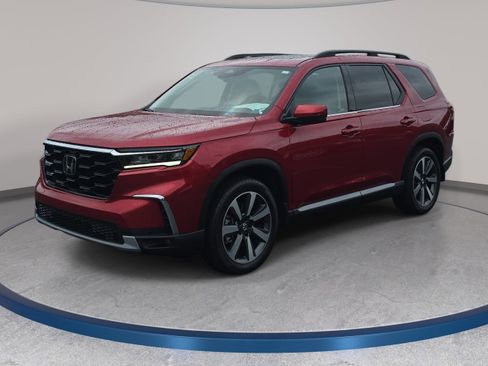 Used 2024 Honda Pilot Touring image 1