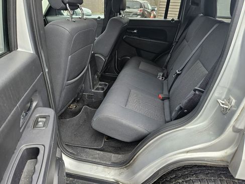 Used 2012 Jeep Liberty Sport image 14