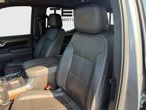 Used 2023 Chevrolet Silverado 1500 High Country w/ High Country Premium Package AWD/4WD image 28