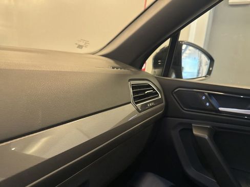 Used 2023 Volkswagen Tiguan SE R-Line image 29