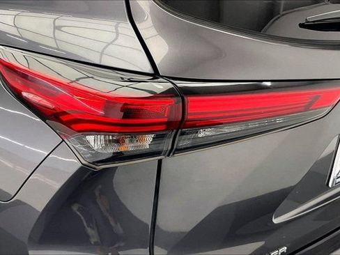 Used 2022 Toyota Highlander Platinum FWD image 30