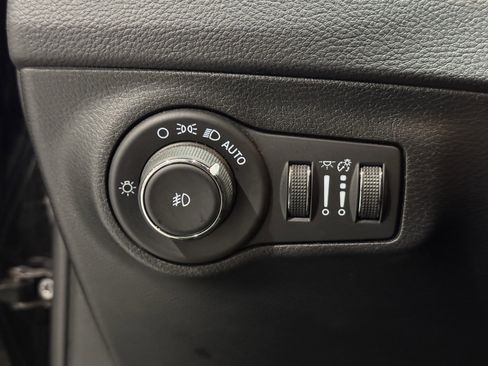 Used 2021 Jeep Compass Latitude image 29