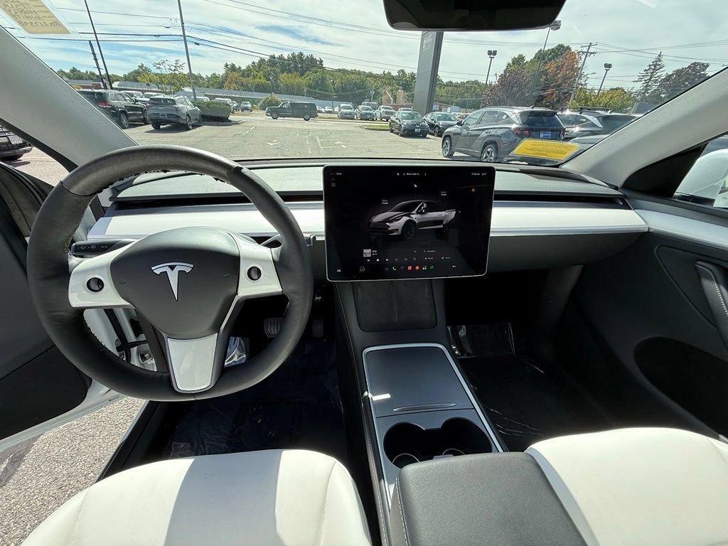 Used 2024 Tesla Model Y Long Range AWD/4WD image 12