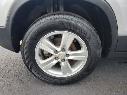 Certified 2022 Chevrolet Trax LT w/ LT Convenience Package image 9