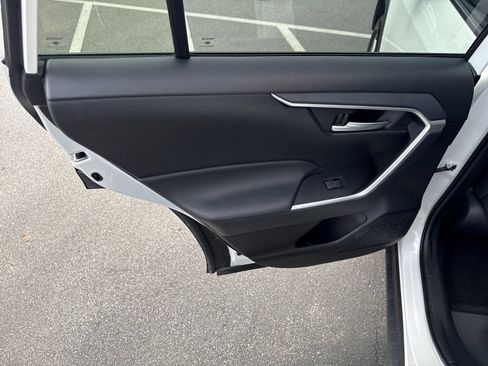 Used 2025 Toyota RAV4 XLE FWD image 22
