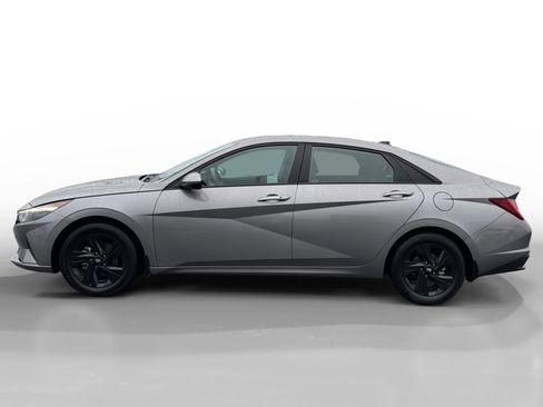 Used 2023 Hyundai Elantra Blue image 2