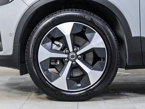 Certified 2025 Volvo XC40 B5 Plus image 39