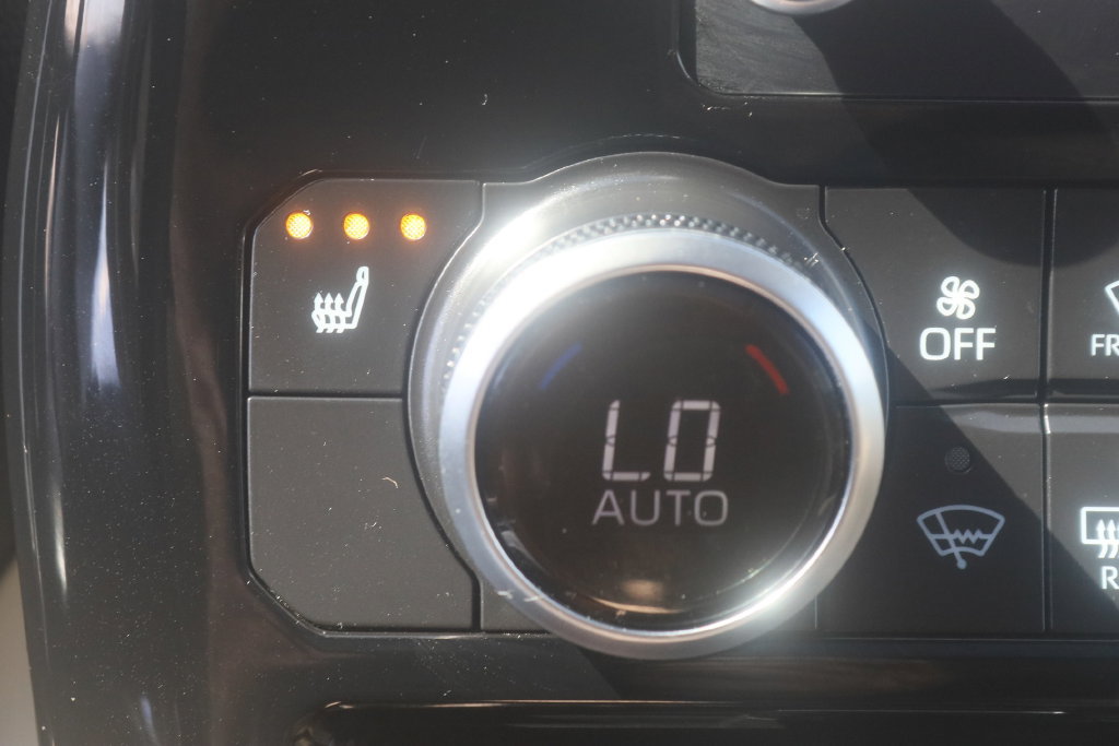 Used 2025 Toyota Highlander XLE AWD/4WD image 12