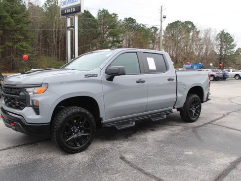 Used 2024 Chevrolet Silverado 1500 Custom Trail Boss w/ LPO, Dark Essentials Package image 2