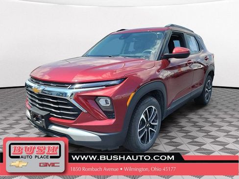 Used 2025 Chevrolet TrailBlazer LT FWD image 2