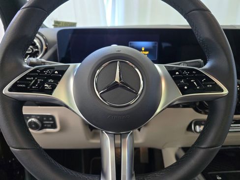 Used 2025 Mercedes-Benz GLA 250 4MATIC image 15