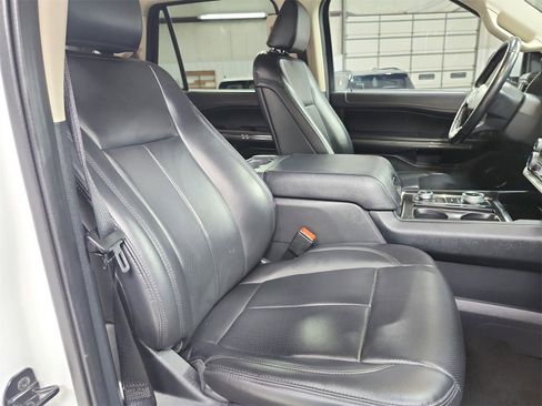 Used 2024 Ford Expedition XLT image 40