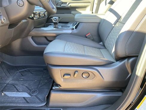 Used 2025 Chevrolet Silverado 1500 ZR2 w/ Technology Package image 22