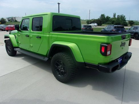 Used 2025 Jeep Gladiator Sport AWD/4WD image 9