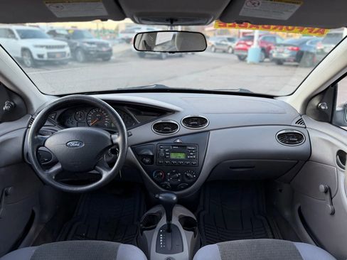 Used 2004 Ford Focus LX image 25