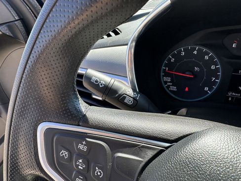 Used 2022 Chevrolet Equinox LS image 24