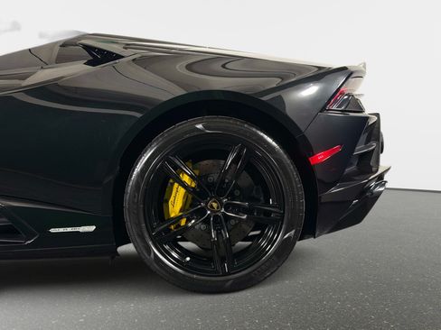 Used 2023 Lamborghini Huracan EVO RWD image 15