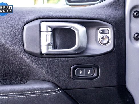 Used 2023 Jeep Wrangler Unlimited Sahara image 11