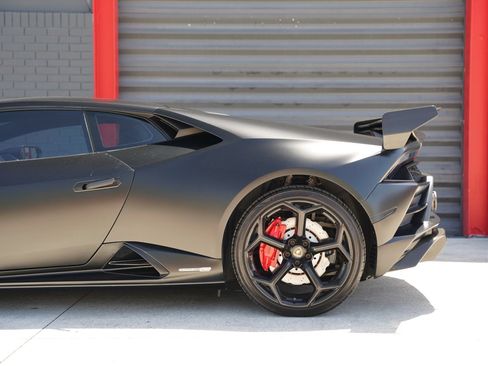 Used 2021 Lamborghini Huracan EVO RWD image 12