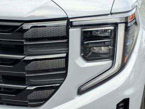 Certified 2024 GMC Sierra 1500 Elevation w/ LPO, Elevation Black Package AWD/4WD image 8