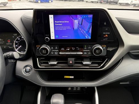 Certified 2023 Toyota Highlander XLE image 23