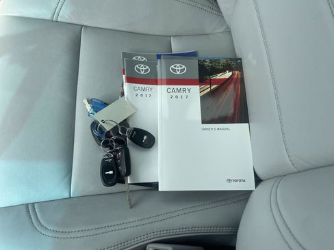 Used 2017 Toyota Camry XLE FWD image 25