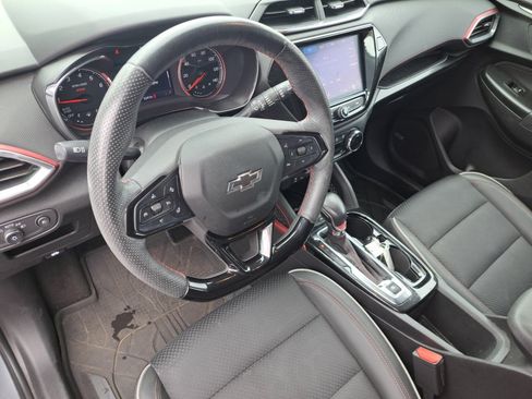 Used 2022 Chevrolet TrailBlazer RS w/ Technology Package FWD image 10