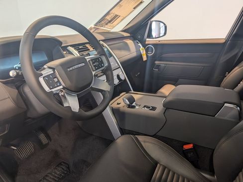 New 2026 Land Rover Discovery S image 11
