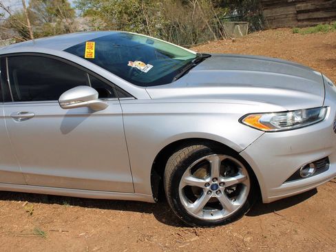 Used 2013 Ford Fusion SE image 4