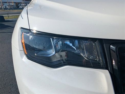 Used 2018 Jeep Grand Cherokee Altitude image 10