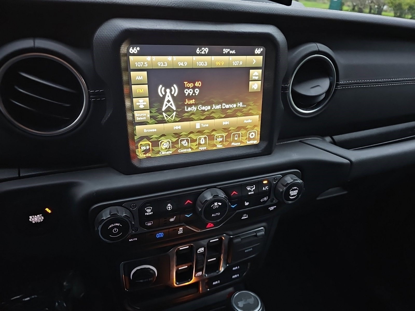 Used 2023 Jeep Wrangler Unlimited Sahara w/ Cold Weather Group AWD/4WD image 18
