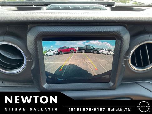 Used 2023 Jeep Wrangler Unlimited Sahara w/ Cold Weather Group AWD/4WD image 4