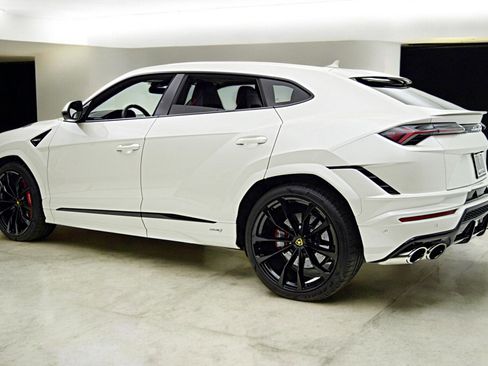 Used 2024 Lamborghini Urus S image 7