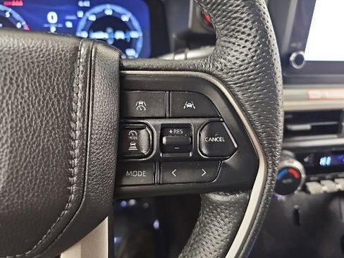 Certified 2025 Toyota Tacoma TRD Off-Road AWD/4WD image 20