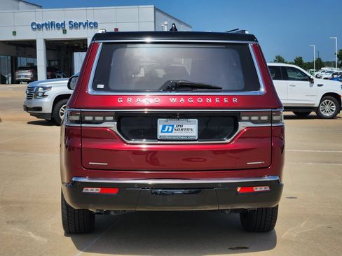 Used 2022 Jeep Grand Wagoneer Series III AWD/4WD image 6