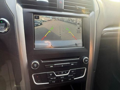 Used 2018 Ford Fusion SE w/ Fusion SE Technology Package image 14