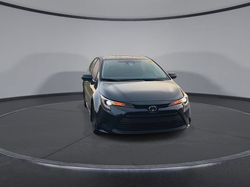 Used 2026 Toyota Corolla LE FWD image 3