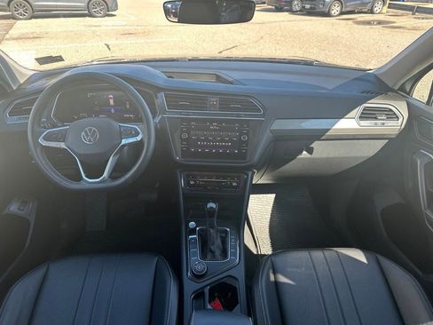 Used 2024 Volkswagen Tiguan SE w/ Panoramic Sunroof Package AWD/4WD image 19