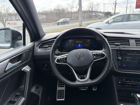 Certified 2024 Volkswagen Tiguan SE R-Line image 7