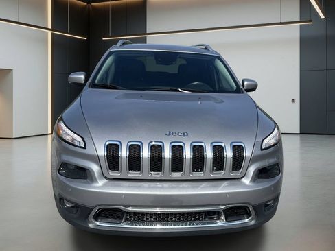 Used 2018 Jeep Cherokee Limited w/ Technology Group FWD image 9