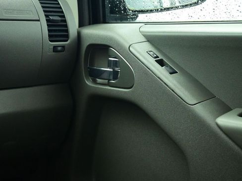 Used 2019 Nissan Frontier SV image 46