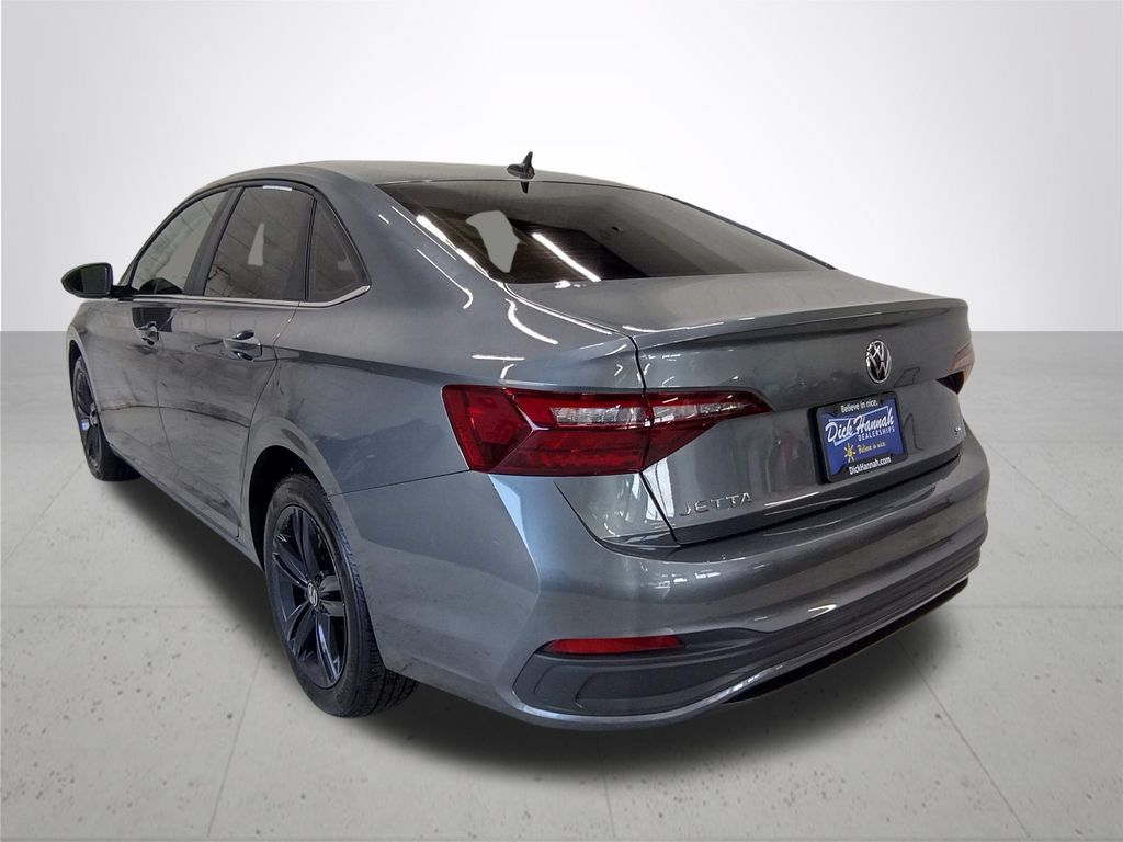 Certified 2023 Volkswagen Jetta SE w/ Panoramic Sunroof Package FWD image 12