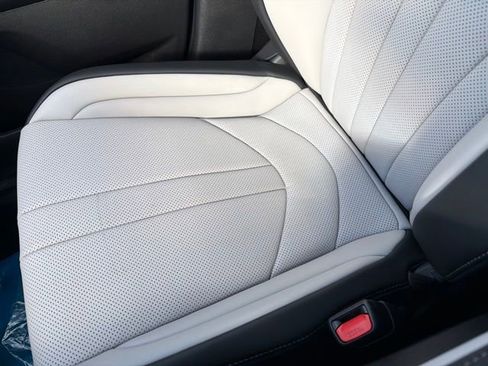 New 2026 Lexus TX 500h AWD image 32