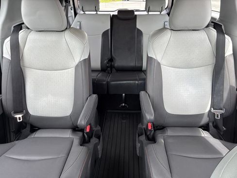 Used 2022 Toyota Sienna XSE w/ XSE Plus Package AWD/4WD image 14