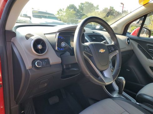 Used 2016 Chevrolet Trax LT w/ LT Sun and Sound Package AWD/4WD image 18