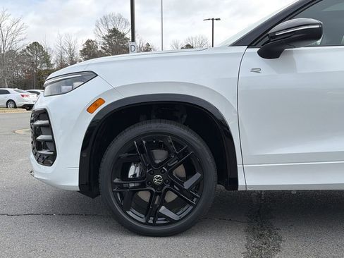 New 2026 Volkswagen Tiguan SE R-Line image 9