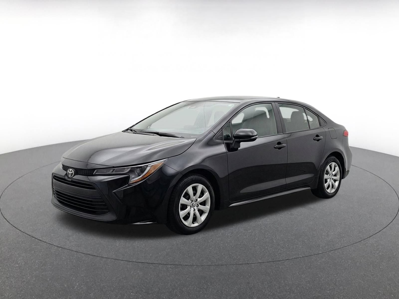 Used 2025 Toyota Corolla LE FWD image 3