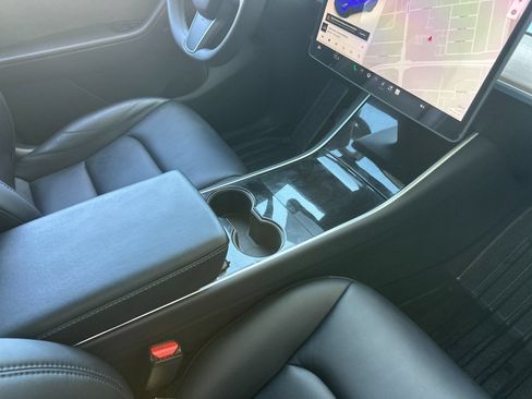 Used 2021 Tesla Model Y Long Range AWD/4WD image 16